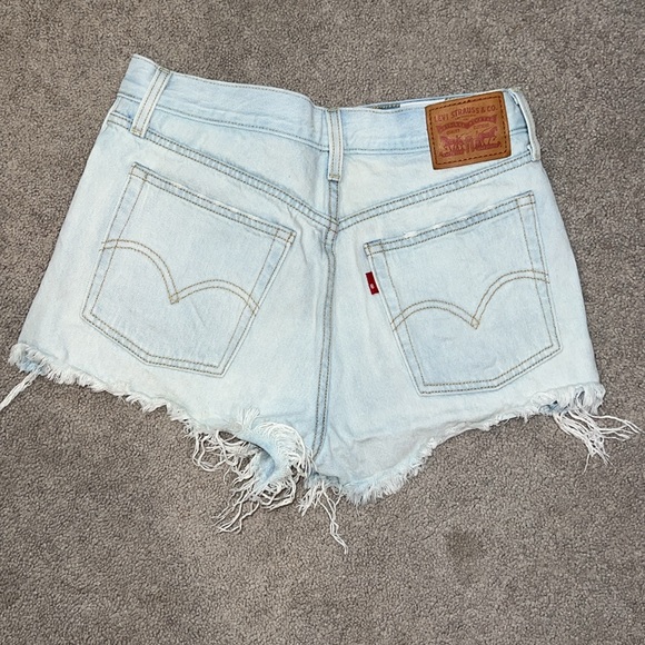 Levi’s - Picture 2 of 2